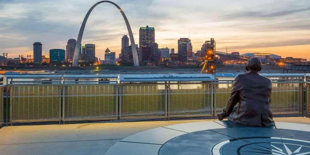 St. Louis Walking Tour of Fascinating History 2 hr - Image 2