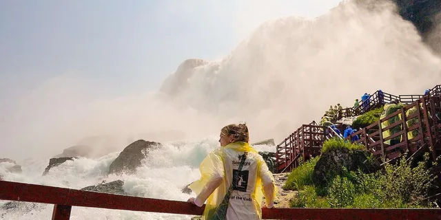Niagara Falls USA and Canada Tour with Boat Cruise - Image 3
