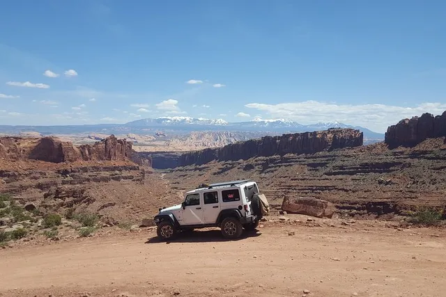Moab Canyon SUV Drive - Image 2