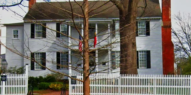 Raleigh Historian-Guided Downtown Walking Tour - Image 2
