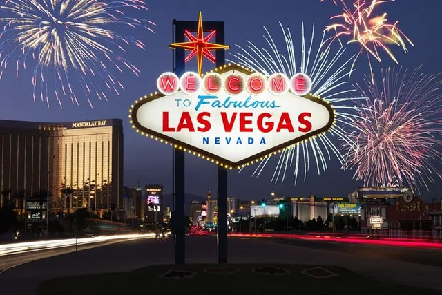 Las Vegas Festive Walking Tour - Image 1