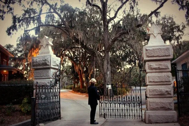 Savannah Bonaventure Cemetery After-Hours Tour - Image 5