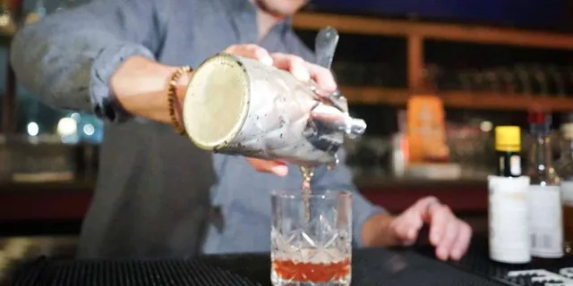 New Orleans Cocktail Making Class - Image 1