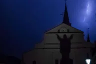 New Orleans Historical Ghost Bus Tour thumbnail 1