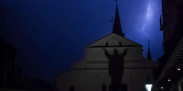 New Orleans Historical Ghost Bus Tour - Image 1