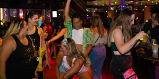 Nashville Bar Crawl with Drinks Discounts 3.5 hr