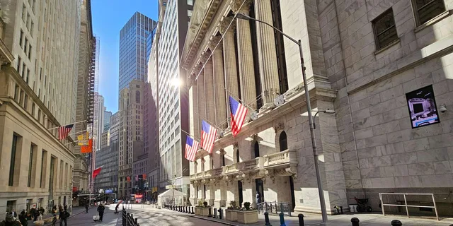 New York Wall Street and 9/11 Memorial Tour 2 hr - Image 4