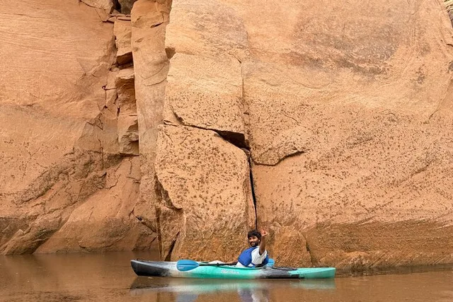 Page Kayak and Hike at Antelope Canyon - Image 3