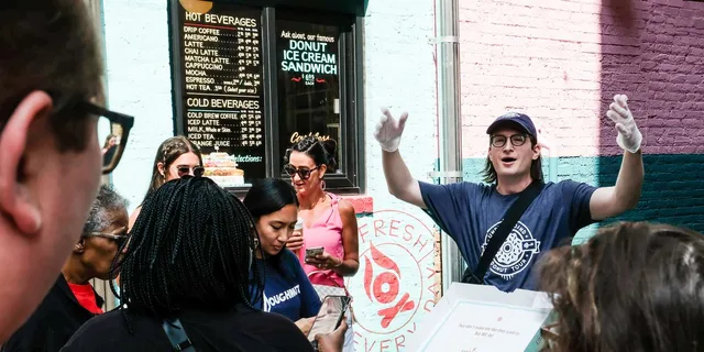Chicago Donut Tour in Downtown - 2 hr - Image 2