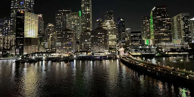 Miami Yacht Party Cruise with Open Bar - Image 6