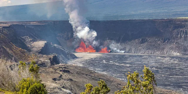 Hilo Volcanoes and Waterfalls Private Tour - Image 3