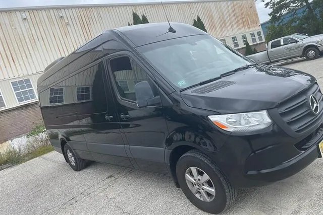 New York Airport Transfer in Luxury Van - Image 2