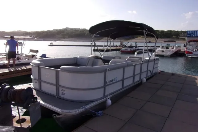 Austin Boat Tour with Coffee and Scenic Views - Image 4