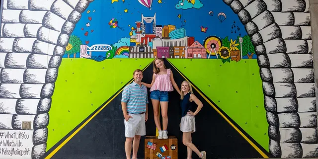 Nashville Photoshoot Tour in The Gulch - Image 2