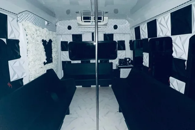 Charlotte Nightlife Party Bus Tour - Image 2