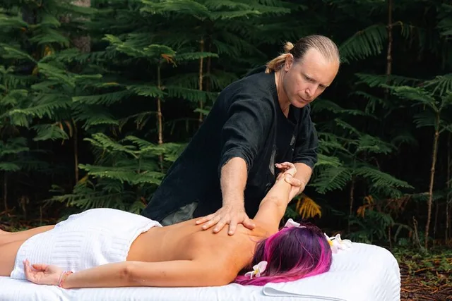 Waikiki Full Body Massage - Image 4