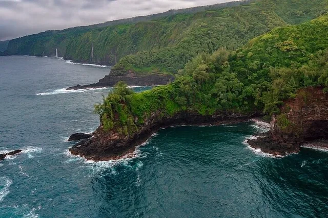 Maui & Molokai Helicopter Tour with Landing - Image 5