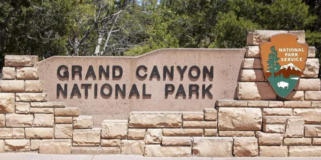 Las Vegas Grand Canyon and Antelope Canyon 2-Day Tour - Image 4