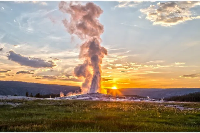 Yellowstone Old Faithful Audio Walking Tour - Image 2