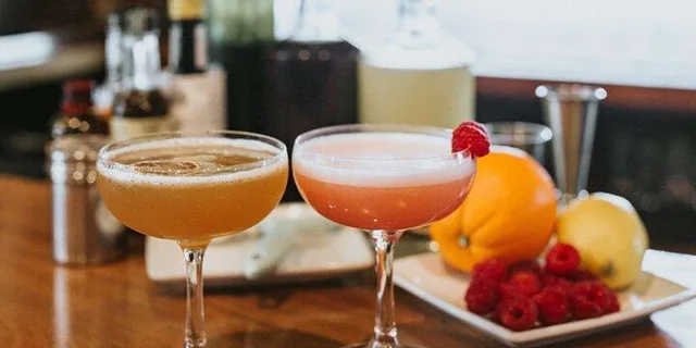 New Orleans Cocktail Making Class - Image 4