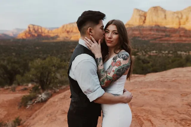Sedona Photoshoot among Red Rocks 60 Min - Image 5