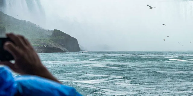 Niagara Falls Maid of the Mist and Cave of the Winds Tour - Image 4