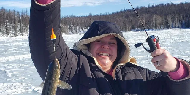 Anchorage Ice Fishing Trip - Image 3