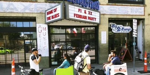Austin Pedicab Tour of Live Music Landmarks - Image 4