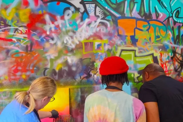 Chicago Spray Paint and Sip Workshop 90 min - Image 1