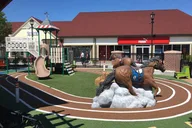New York Chuang Yen & Woodbury Day Tour thumbnail 5