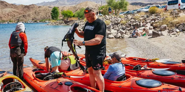 Las Vegas Black Canyon Kayak Tour with Emerald Cave - Image 5