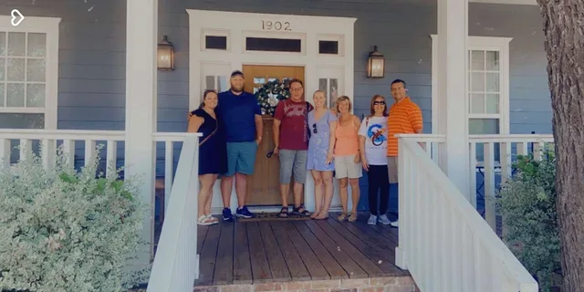 Waco Fixer Upper Homes and City Tour - Image 3