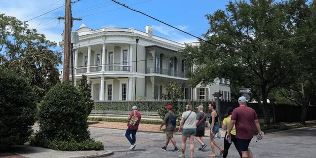 New Orleans Garden District Walking Tour - Image 3