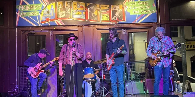 Austin Downtown Live Music Pub Crawl - Image 2
