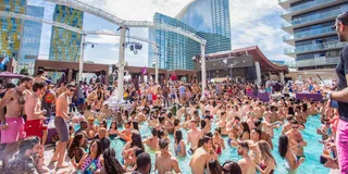 Las Vegas Party Bus Tour with Club Entry