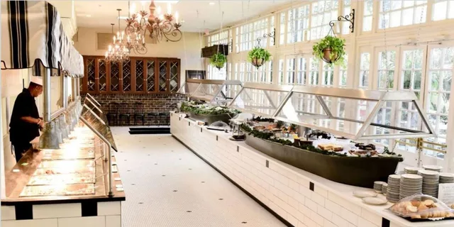 New Orleans Jazz Brunch Buffet at Court of Two Sisters - Image 3