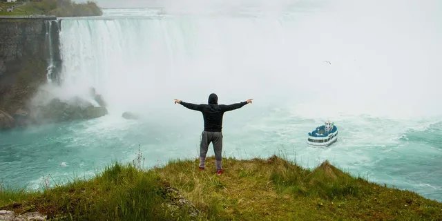 Niagara Falls Private Historic Walking Tour - Image 3