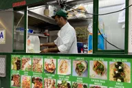 New York Midtown Manhattan Street Food Walking Tour thumbnail 4