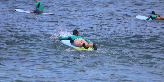 Maui Surf Lesson - Image 5