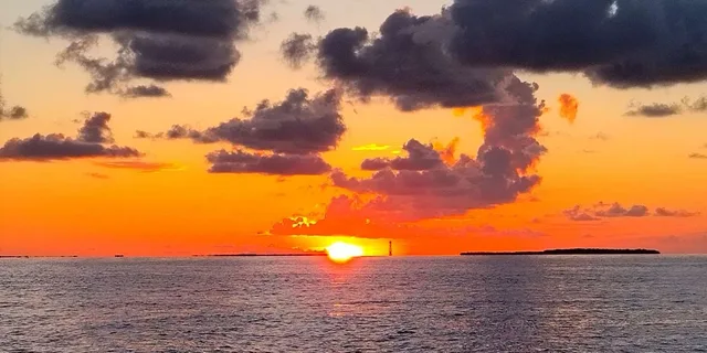 Key West Tiki Boat Sunset Cruise 2 hr - Image 3
