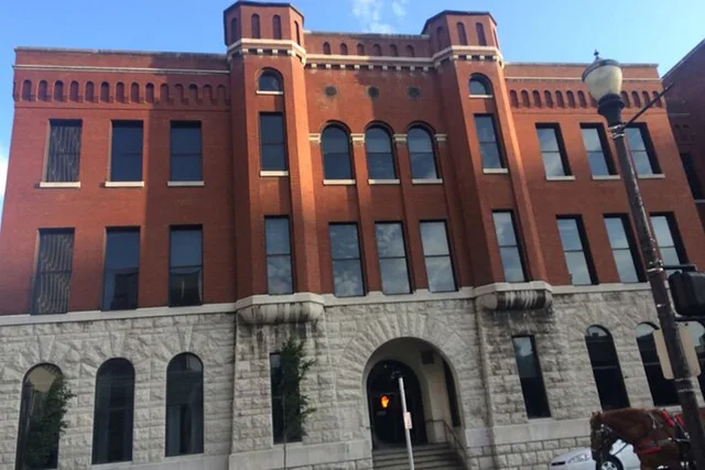 Louisville Walking Ghost Tour 90 Min - Image 1