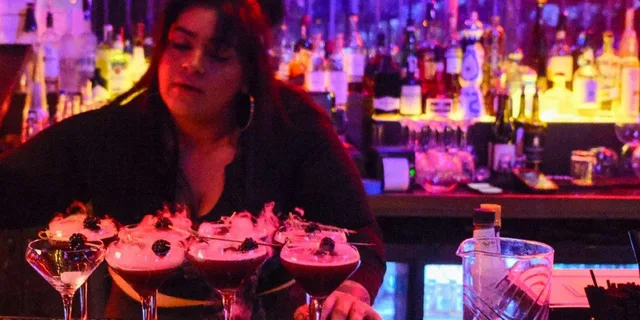 Los Angeles Cocktails and True Crime Tour - Image 1
