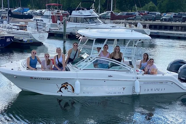 Milwaukee Powerboat Rental on Lake Michigan - Image 1