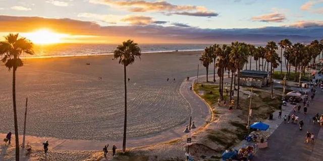 Los Angeles Venice Beach App-Guided Tour 1.5 hr - Image 4