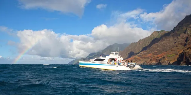 Kauai Na Pali Coast Sunset Boat Tour - Image 3