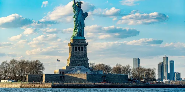 New York City Fall Foliage Cruise - Image 6