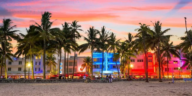 Miami Beach Art Deco & History Bike Tour - Image 6