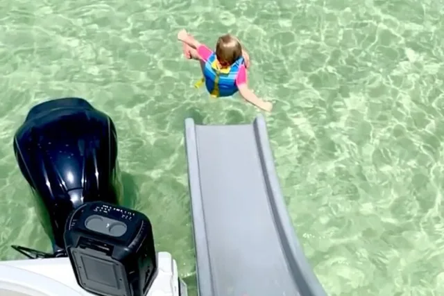 Destin Private Chartered Pontoon Boat - Image 2