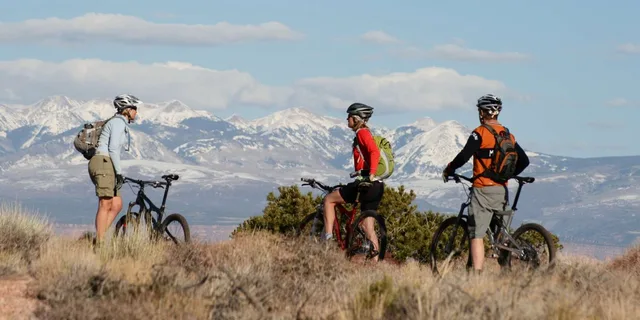 Moab Mountain Biking Tour at Dead Horse Point - Image 1