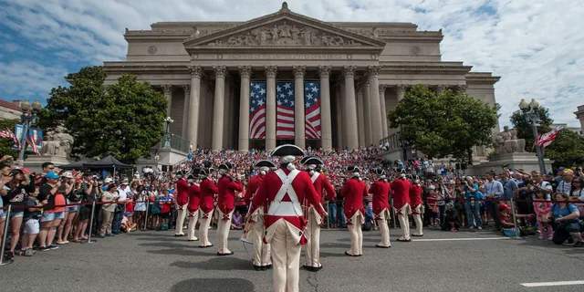Washington DC National Archives Tour - Image 4